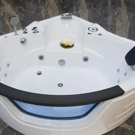 New Moment Lux Daire