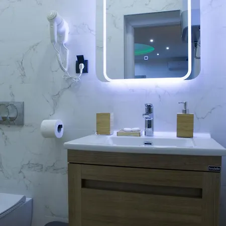 New Moment Lux Daire